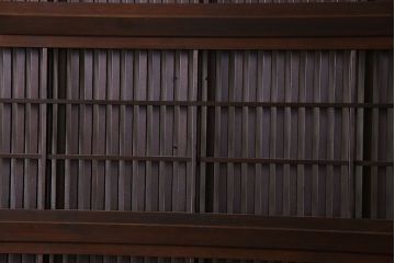 和製アンティーク　裏障子付き　モダンな雰囲気漂うガラス帯格子戸(引き戸、建具)2枚セット