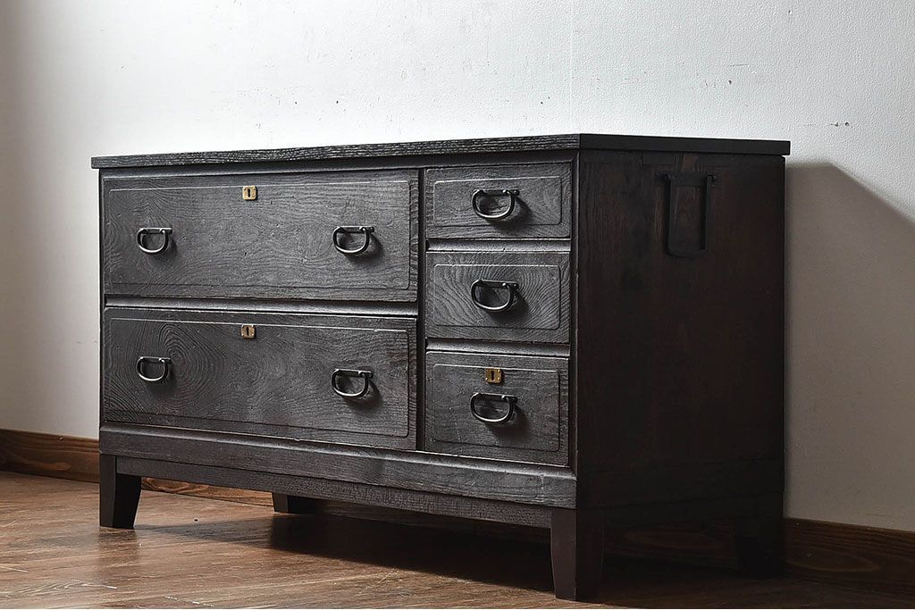 【C様ご成約分】昭和レトロ　前面ケヤキ材　落ち着いた色味の脚付きローチェスト(キャビネット、引き出し、テレビボード)