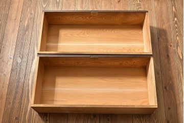 【C様ご成約分】昭和レトロ　前面ケヤキ材　落ち着いた色味の脚付きローチェスト(キャビネット、引き出し、テレビボード)