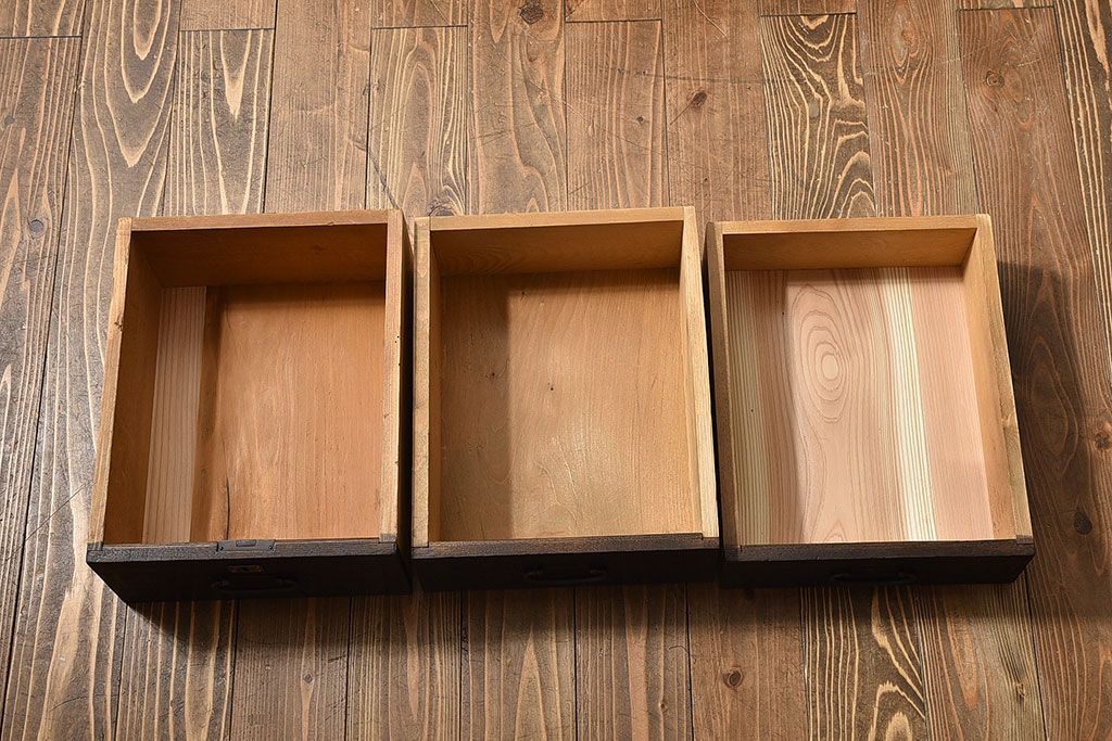 【C様ご成約分】昭和レトロ　前面ケヤキ材　落ち着いた色味の脚付きローチェスト(キャビネット、引き出し、テレビボード)