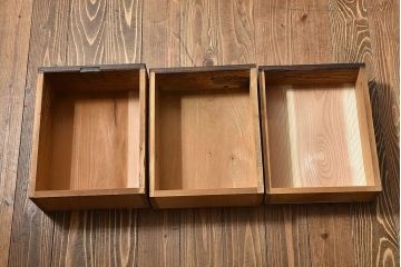 【C様ご成約分】昭和レトロ　前面ケヤキ材　落ち着いた色味の脚付きローチェスト(キャビネット、引き出し、テレビボード)