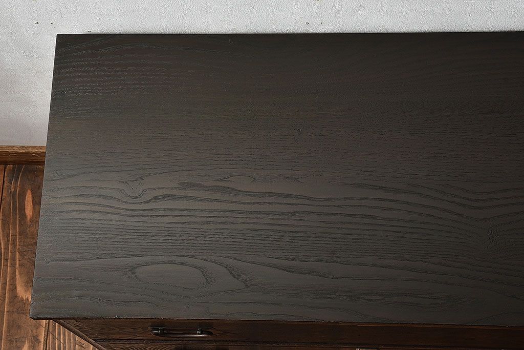 【C様ご成約分】昭和レトロ　前面ケヤキ材　落ち着いた色味の脚付きローチェスト(キャビネット、引き出し、テレビボード)