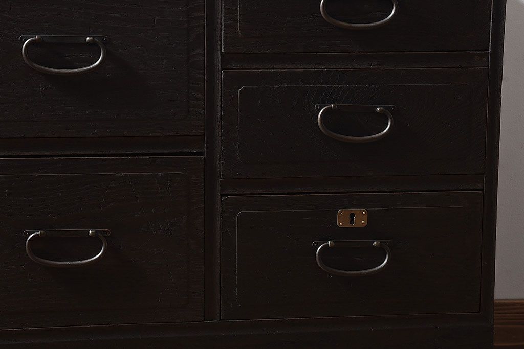 【C様ご成約分】昭和レトロ　前面ケヤキ材　落ち着いた色味の脚付きローチェスト(キャビネット、引き出し、テレビボード)