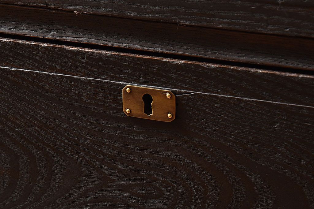 【C様ご成約分】昭和レトロ　前面ケヤキ材　落ち着いた色味の脚付きローチェスト(キャビネット、引き出し、テレビボード)