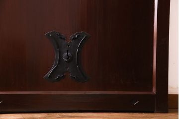 和製アンティーク　ヒノキ材　漆塗りが美しい蔵戸(引き戸、建具、玄関戸)