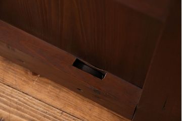 和製アンティーク　ヒノキ材　漆塗りが美しい蔵戸(引き戸、建具、玄関戸)