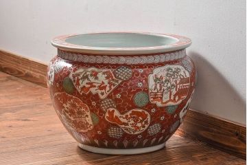 アンティーク雑貨　明治期　色絵　力強い色が存在感を放つ赤絵水鉢(窓絵火鉢、鉢カバー)
