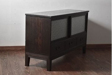 レトロ家具　和製アンティーク　前面ケヤキ材　レトロな雰囲気漂う脚付きローボード(キャビネット、収納棚、テレビボード)