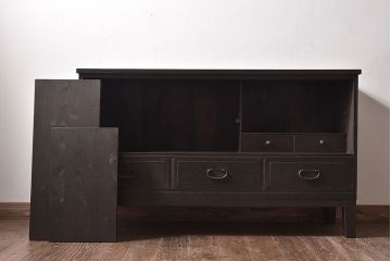 レトロ家具　和製アンティーク　前面ケヤキ材　レトロな雰囲気漂う脚付きローボード(キャビネット、収納棚、テレビボード)