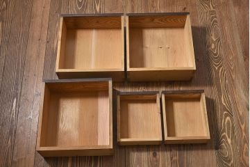 レトロ家具　和製アンティーク　前面ケヤキ材　レトロな雰囲気漂う脚付きローボード(キャビネット、収納棚、テレビボード)