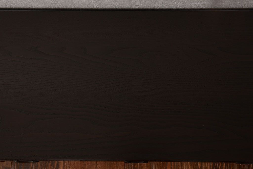 レトロ家具　和製アンティーク　前面ケヤキ材　レトロな雰囲気漂う脚付きローボード(キャビネット、収納棚、テレビボード)