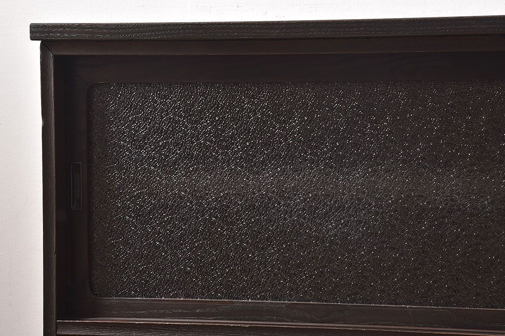 レトロ家具　和製アンティーク　前面ケヤキ材　レトロな雰囲気漂う脚付きローボード(キャビネット、収納棚、テレビボード)