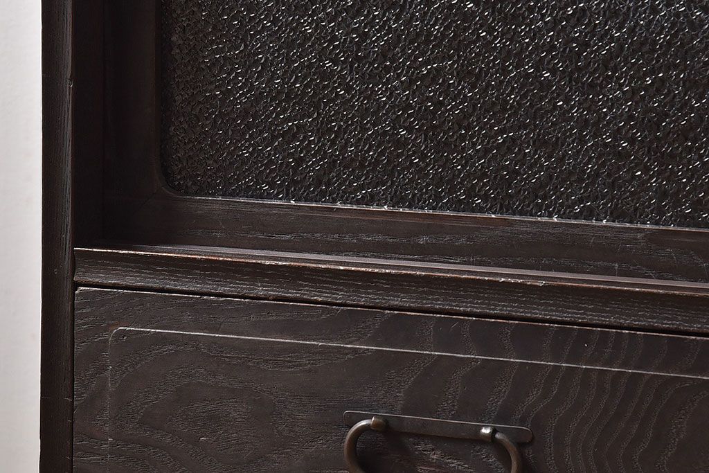 レトロ家具　和製アンティーク　前面ケヤキ材　レトロな雰囲気漂う脚付きローボード(キャビネット、収納棚、テレビボード)