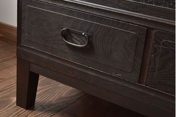 レトロ家具　和製アンティーク　前面ケヤキ材　レトロな雰囲気漂う脚付きローボード(キャビネット、収納棚、テレビボード)