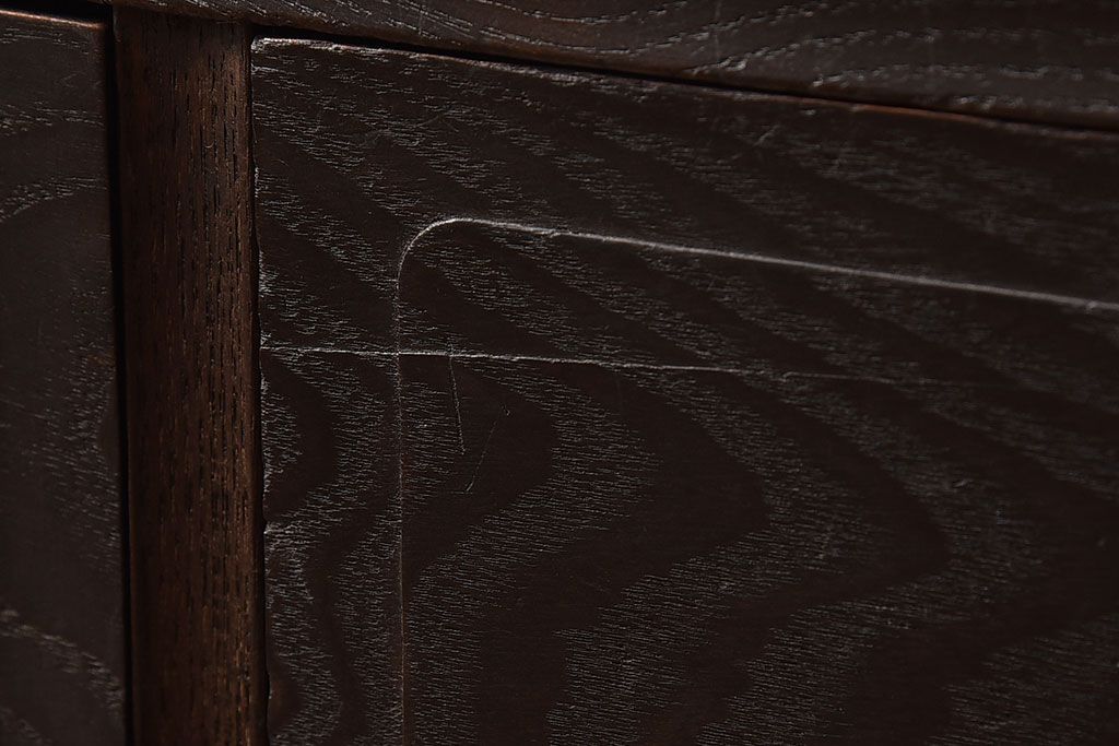 レトロ家具　和製アンティーク　前面ケヤキ材　レトロな雰囲気漂う脚付きローボード(キャビネット、収納棚、テレビボード)