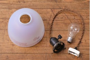 和製アンティーク　上品なオパールガラスのシェード(ペンダントライト)