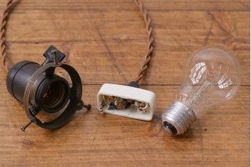 和製アンティーク　上品なオパールガラスのシェード(ペンダントライト)