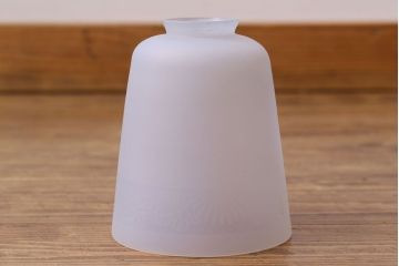 和製アンティーク　オパールガラス　淡い光が美しいシェード(シーリングライト、ペンダントライト)