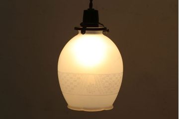 【O様ご成約済み】和製アンティーク　オパールガラス　つぼみのような形のシェード(天井照明、ペンダントライト)