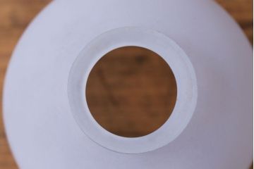 【O様ご成約済み】和製アンティーク　オパールガラス　つぼみのような形のシェード(天井照明、ペンダントライト)