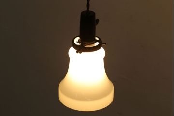 昭和レトロ　シンプルなデザインのシェード(天井照明、ペンダントライト)