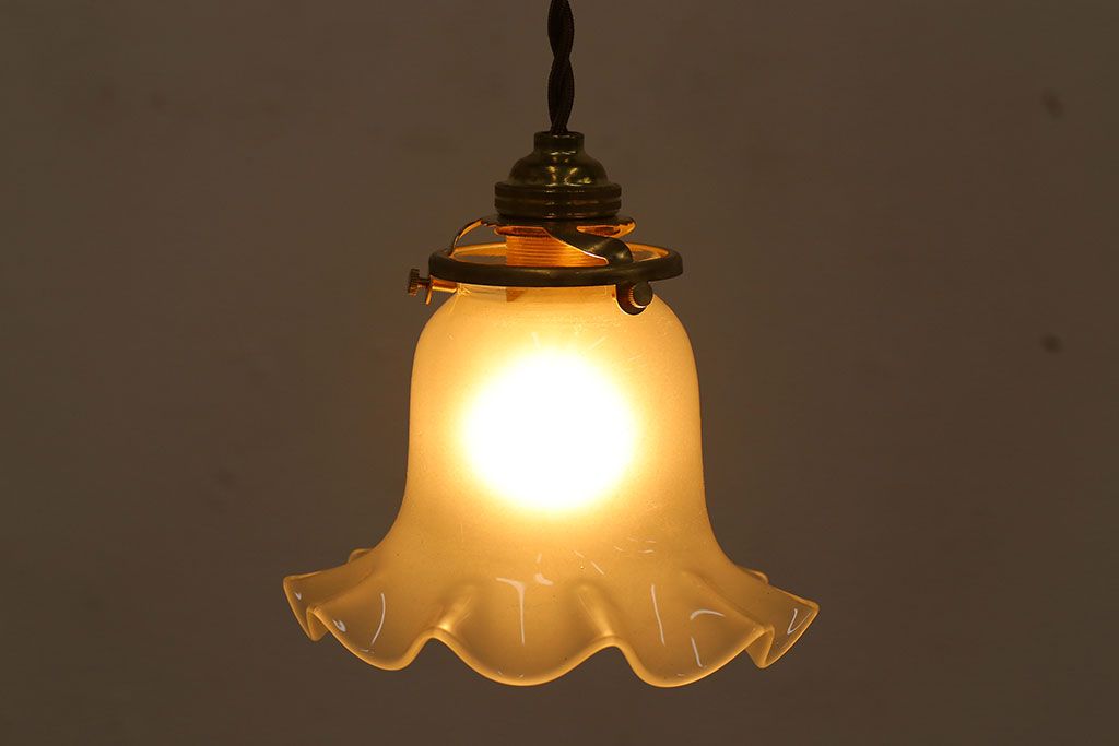 昭和レトロ　愛らしいフリルシェードのペンダントライト(天井照明)