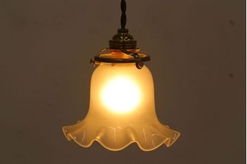 昭和レトロ　愛らしいフリルシェードのペンダントライト(天井照明)