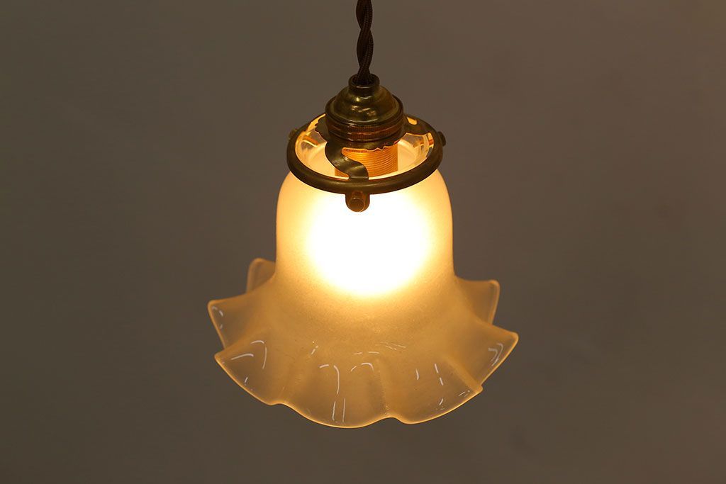 昭和レトロ　愛らしいフリルシェードのペンダントライト(天井照明)