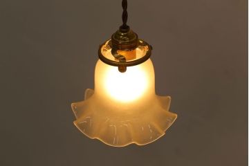 昭和レトロ　愛らしいフリルシェードのペンダントライト(天井照明)