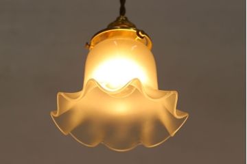 昭和レトロ　愛らしいフリルシェードのペンダントライト(天井照明)