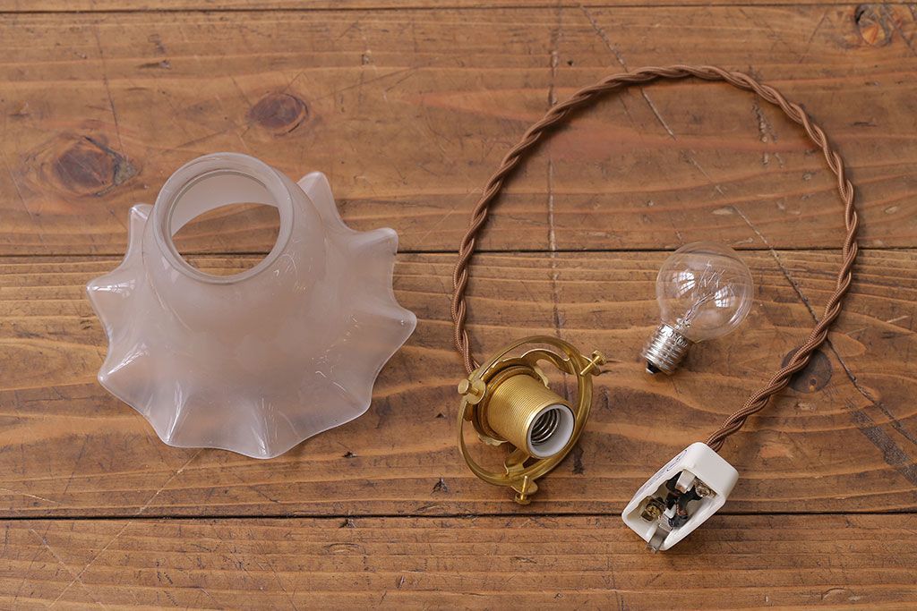 昭和レトロ　愛らしいフリルシェードのペンダントライト(天井照明)