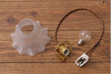 昭和レトロ　愛らしいフリルシェードのペンダントライト(天井照明)