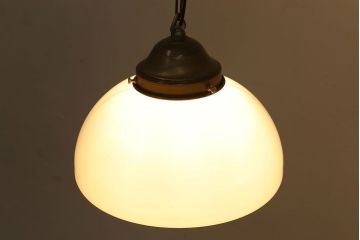アンティーク　古い真鍮ブラケットの天井照明(吊り下げ照明、ペンダントライト)