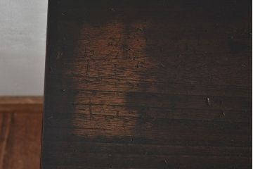 アンティーク家具　和製アンティーク　透かしが印象的な小振りの茶棚(収納棚、飾り棚、キャビネット)