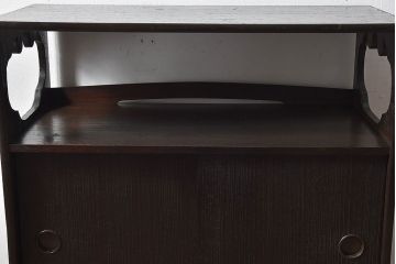 アンティーク家具　和製アンティーク　透かしが印象的な小振りの茶棚(収納棚、飾り棚、キャビネット)