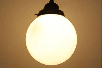 アンティーク雑貨　和製アンティーク　丸いフォルムが愛らしいウォールランプ(壁掛け照明)