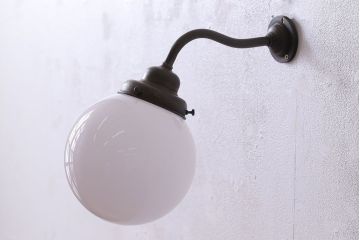アンティーク雑貨　和製アンティーク　丸いフォルムが愛らしいウォールランプ(壁掛け照明)