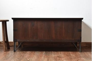 アンティーク家具　和製アンティーク　鉄脚付き　センターテーブルにもなるローチェスト(箪笥、引き出し)
