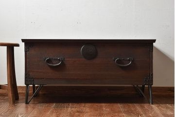 アンティーク家具　和製アンティーク　鉄脚付き　センターテーブルにもなるローチェスト(箪笥、引き出し)
