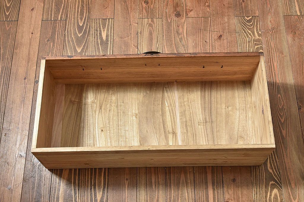 アンティーク家具　和製アンティーク　鉄脚付き　センターテーブルにもなるローチェスト(箪笥、引き出し)