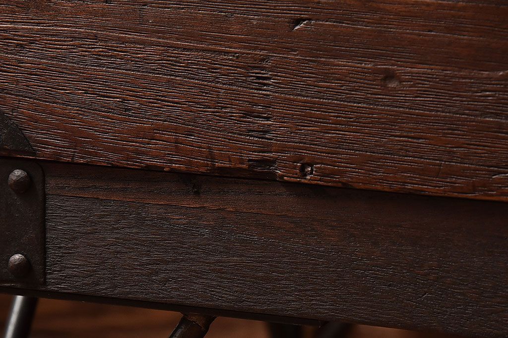 アンティーク家具　和製アンティーク　鉄脚付き　センターテーブルにもなるローチェスト(箪笥、引き出し)