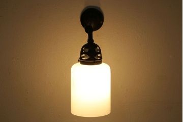 アンティーク雑貨　大正ロマン　凝った意匠が目を惹くアンティークウォールランプ(壁掛け照明)
