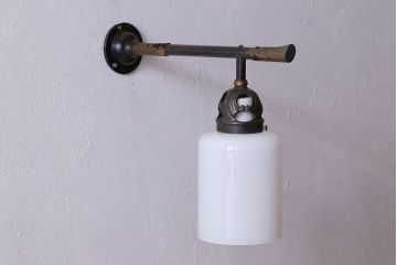 アンティーク雑貨　大正ロマン　凝った意匠が目を惹くアンティークウォールランプ(壁掛け照明)