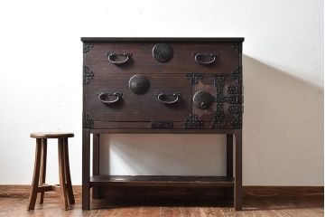 アンティーク家具　和製アンティーク　和モダンな時代箪笥サイドボード(脚付きチェスト、衣装箪笥)
