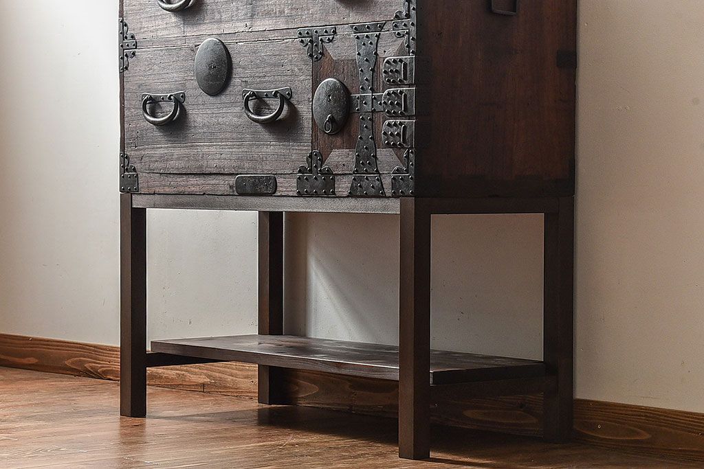 アンティーク家具　和製アンティーク　和モダンな時代箪笥サイドボード(脚付きチェスト、衣装箪笥)