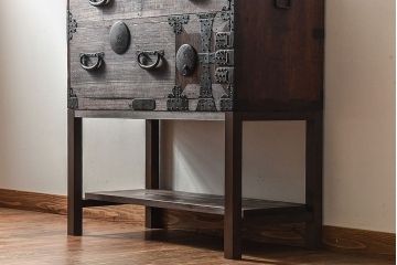 アンティーク家具　和製アンティーク　和モダンな時代箪笥サイドボード(脚付きチェスト、衣装箪笥)