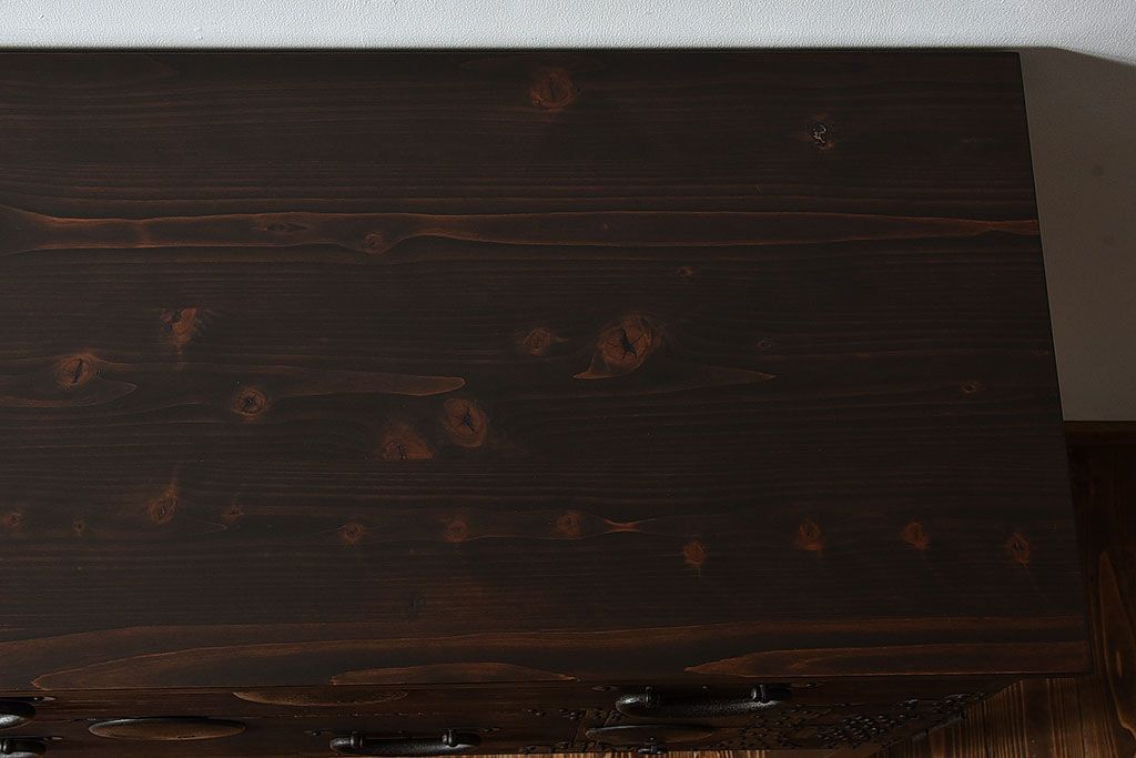 アンティーク家具　和製アンティーク　和モダンな時代箪笥サイドボード(脚付きチェスト、衣装箪笥)