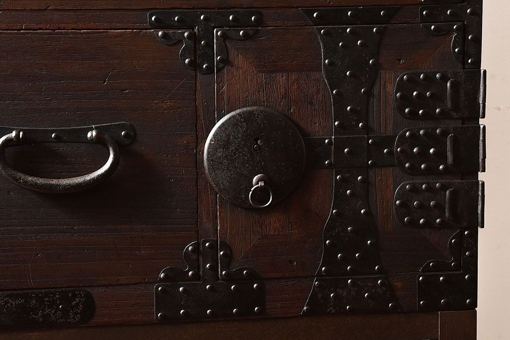 アンティーク家具　和製アンティーク　和モダンな時代箪笥サイドボード(脚付きチェスト、衣装箪笥)