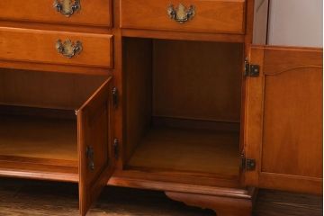 中古美品　横浜ダニエル(daniel)　A-213　飾り棚(食器棚、カップボード)(定価約120万円)
