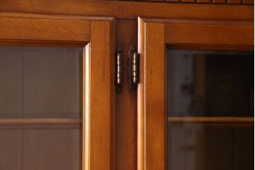 中古美品　横浜ダニエル(daniel)　A-213　飾り棚(食器棚、カップボード)(定価約120万円)